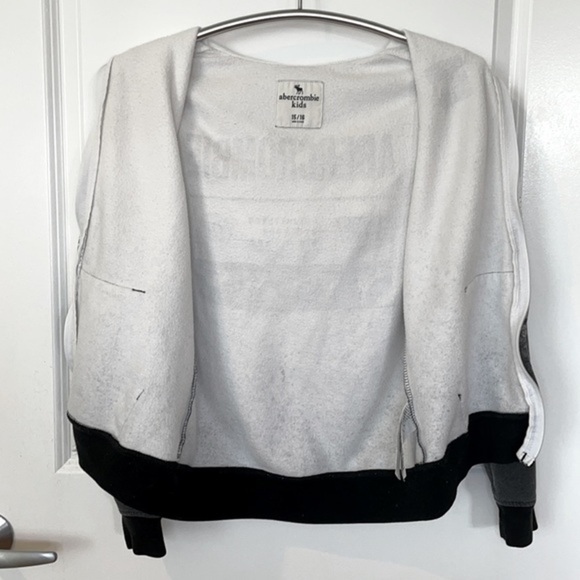 ABERCROMBIE KIDS | Size 15/16 White Fading into Black Full-Zip Hooded Sweatshirt - Picture 8 of 9